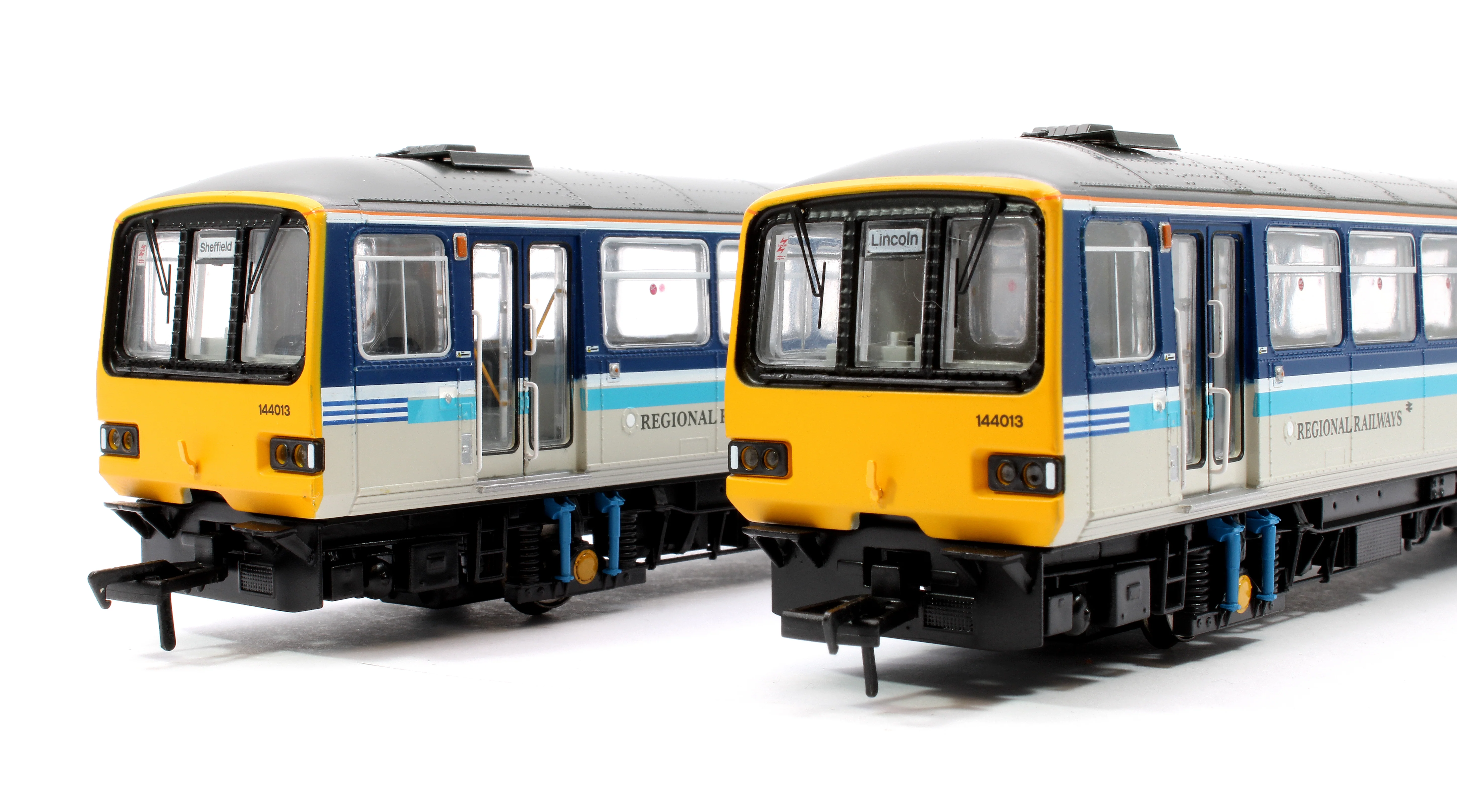 E83032 Class 144 2-Car DMU 144013 BR Regional Railways - Image 6