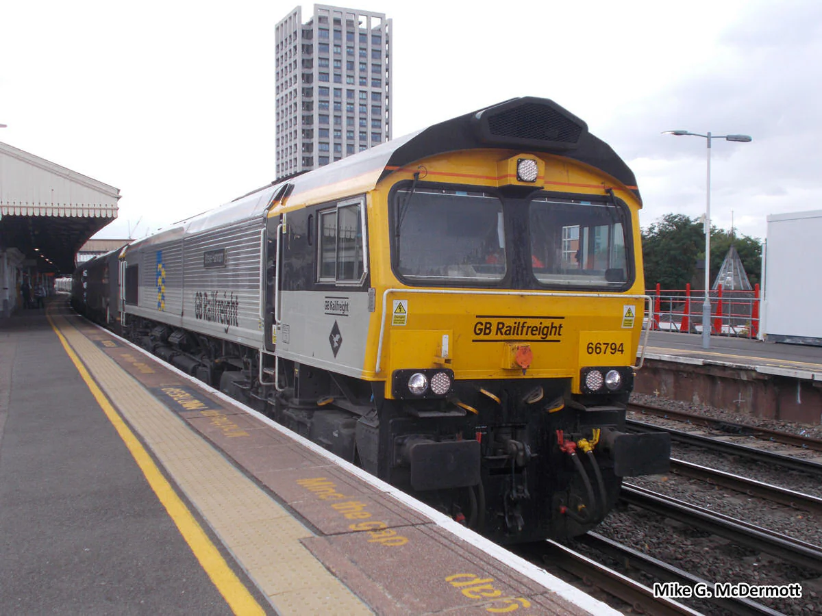 GM2210105S Class 66 794 'Steve Hannam' Railfreight Petroleum Diesel Locomotive - DCC Sound