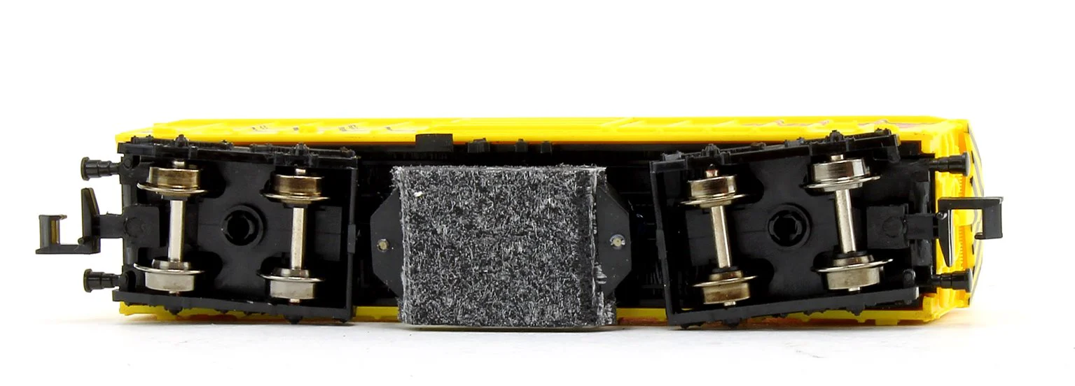 GM2420101 Network Rail Yellow Track Cleaning Wagon - Image 4