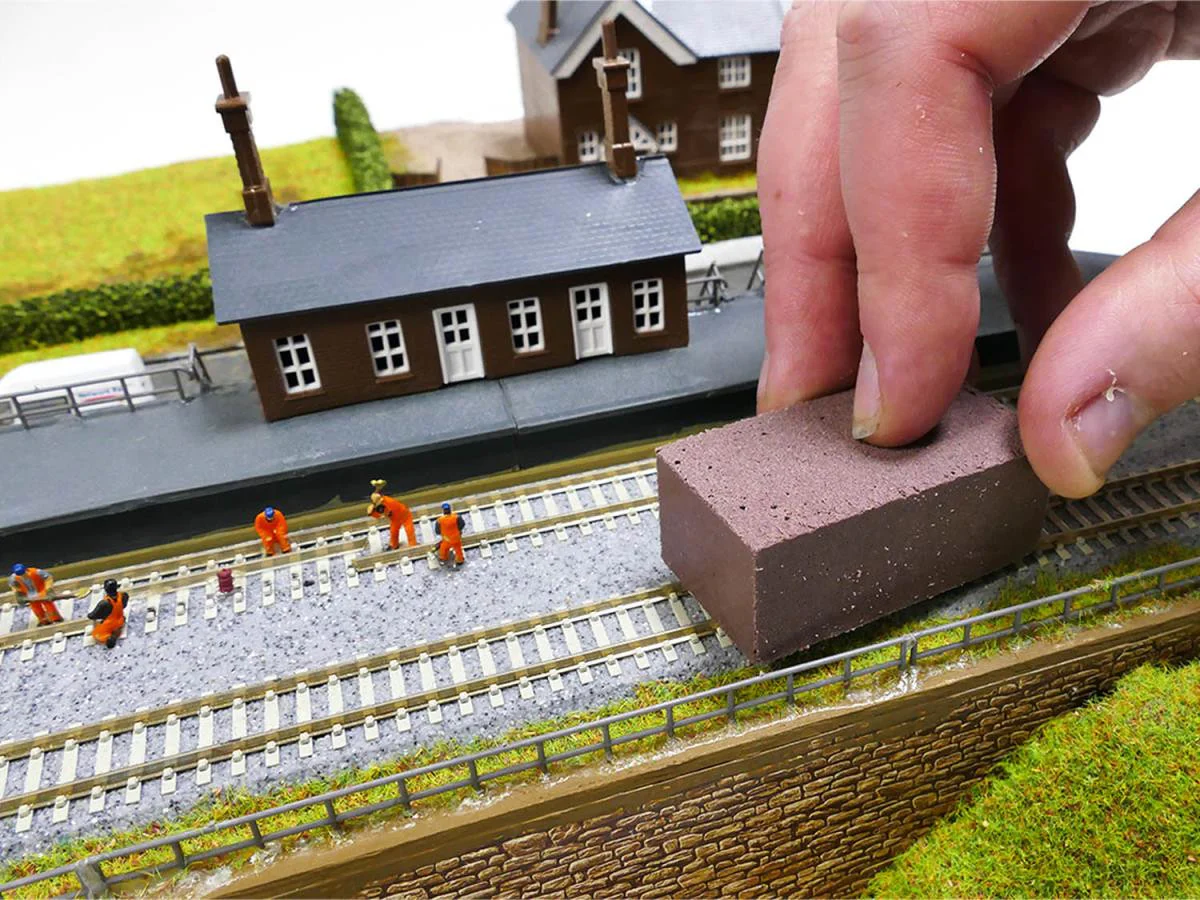 GM24 Premium Small Track Rubber 50x25x20mm - Image 4