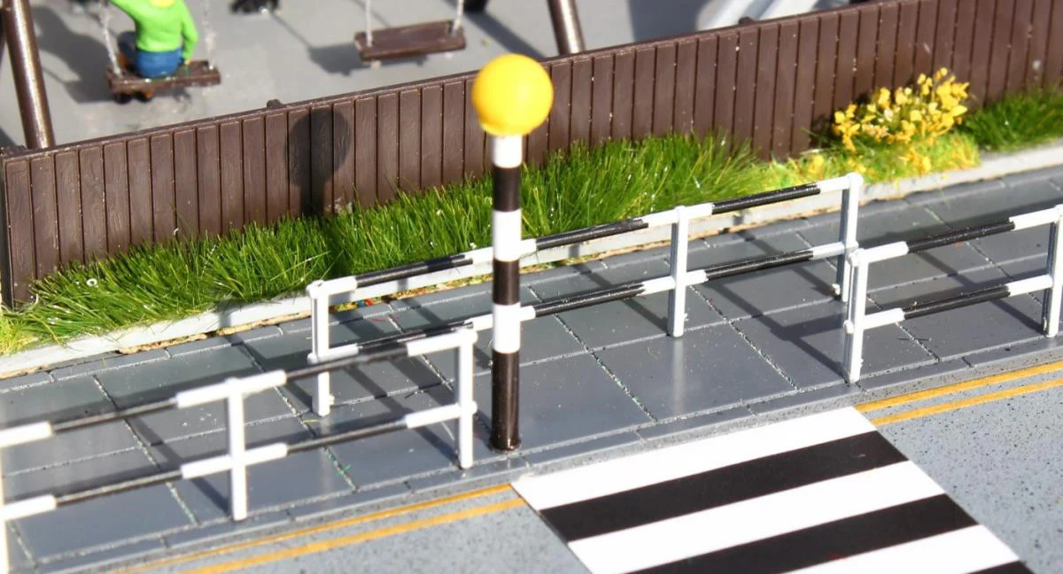 GM383 Railings (6) - Image 2