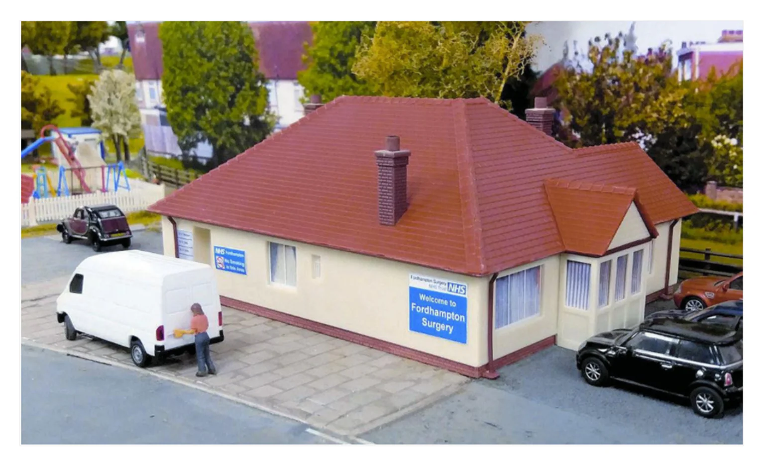 GM410L Fordhampton Doctor's Surgery Kit with LED Lighting - Image 2