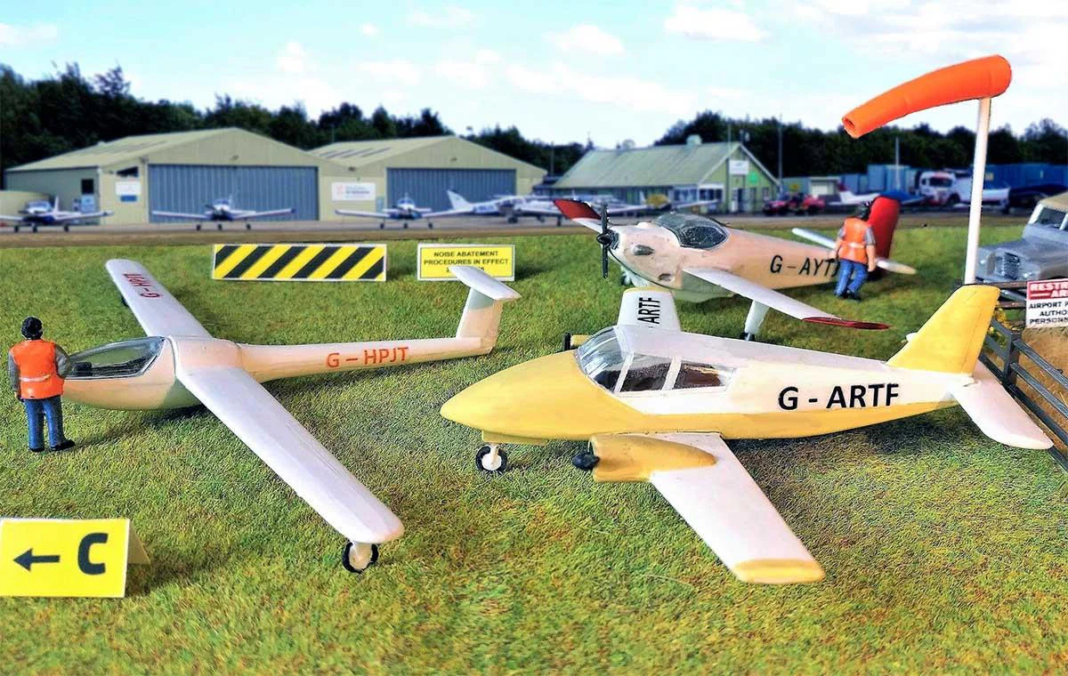 GM443 Fordhampton Airfield Planes & Gliders Kit