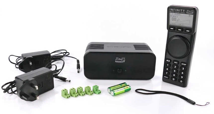 GMI-A02 Infinity Analogue Duo Model Railway Control Package