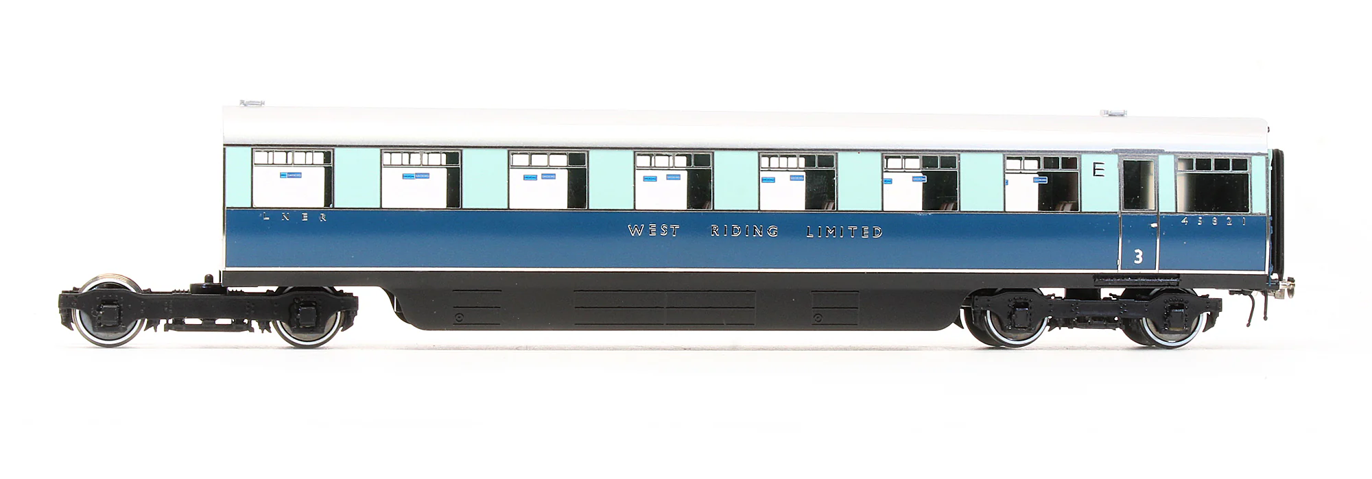 Pre-Owned LNER West Riding Limited Articulated Open Third Coach E No.45821 & Kitchen Third Coach F No.45822 - Image 3