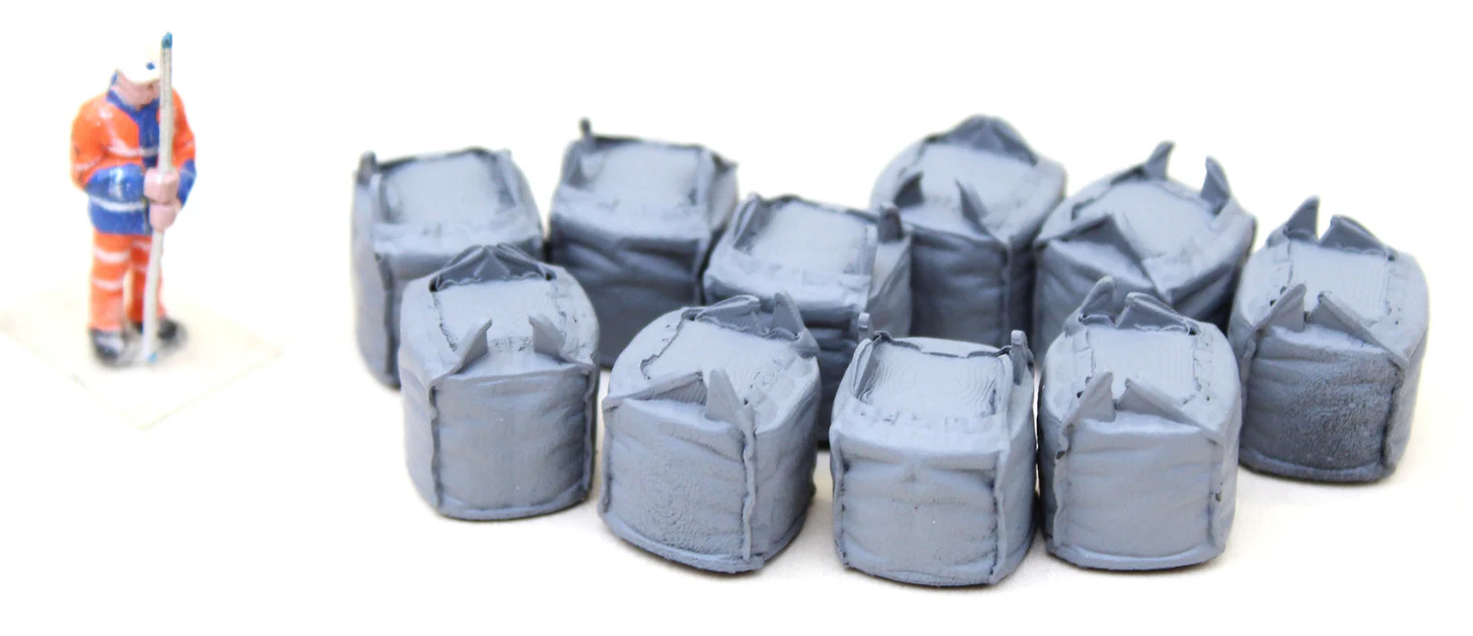 BS6067 Tonne Bags Resin Models - UNPAINTED - Pack of 10 - Image 3