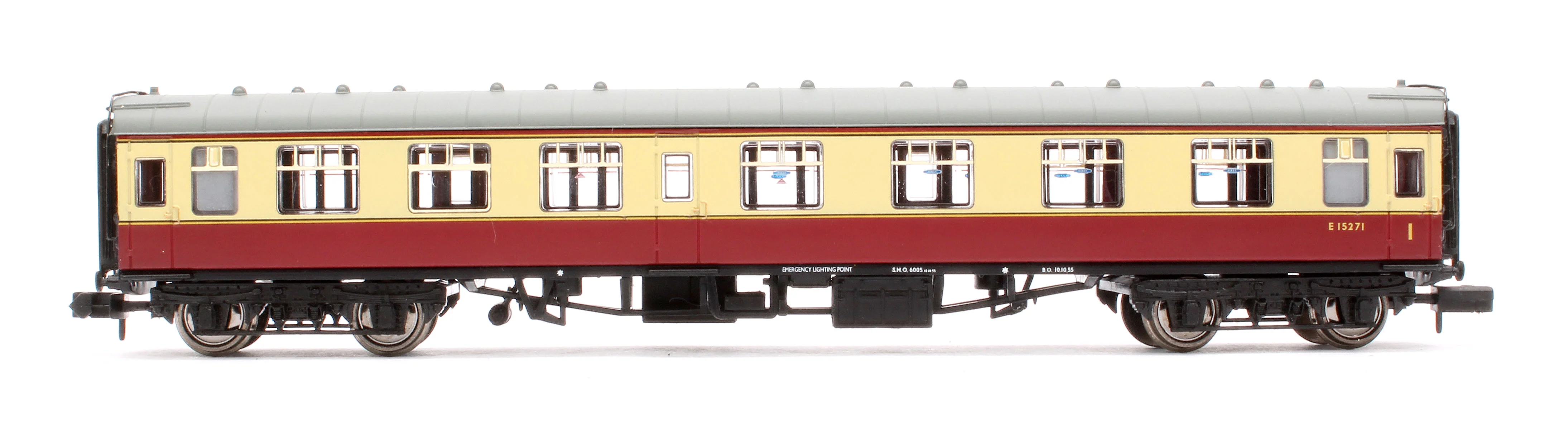 Pre-Owned BR Crimson & Cream MK1 CK Composite Corridor Coach No.E15271 - Image 2