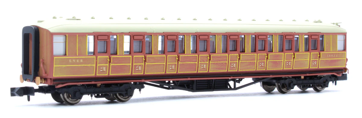 2P-011-014 Gresley LNER Teak 3rd Class 10044