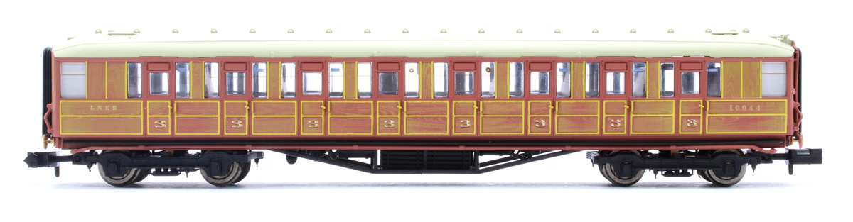 2P-011-014 Gresley LNER Teak 3rd Class 10044 - Image 2