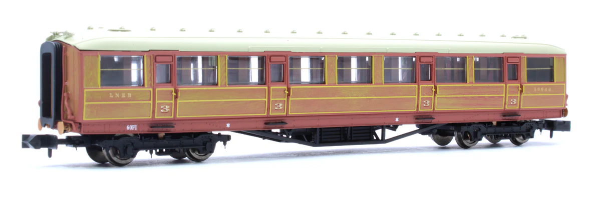 2P-011-014 Gresley LNER Teak 3rd Class 10044 - Image 3