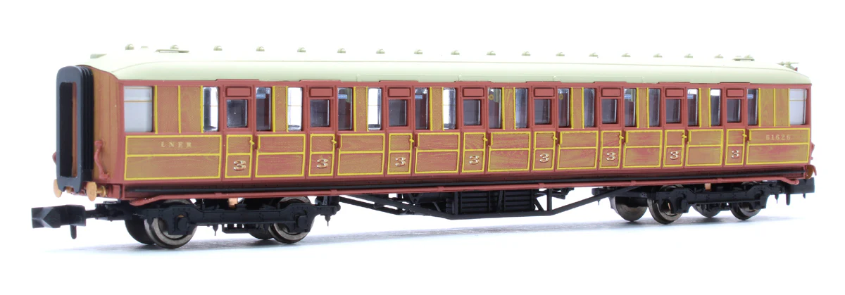 2P-011-012 Gresley LNER Teak 3rd Class 61626