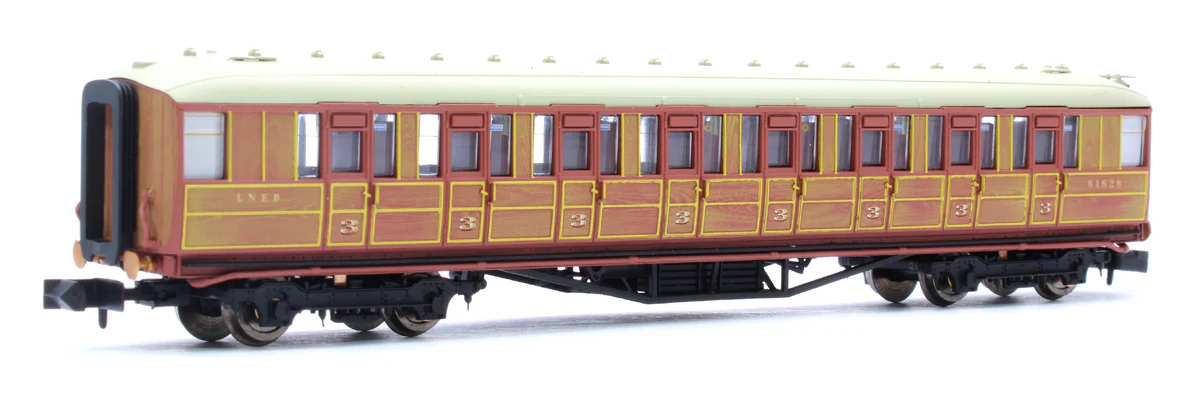 2P-011-013 Gresley LNER Teak 3rd Class 61628