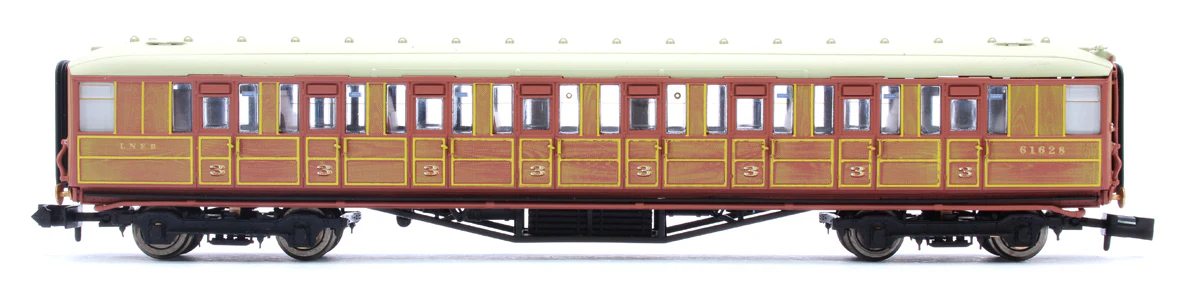 2P-011-013 Gresley LNER Teak 3rd Class 61628 - Image 2