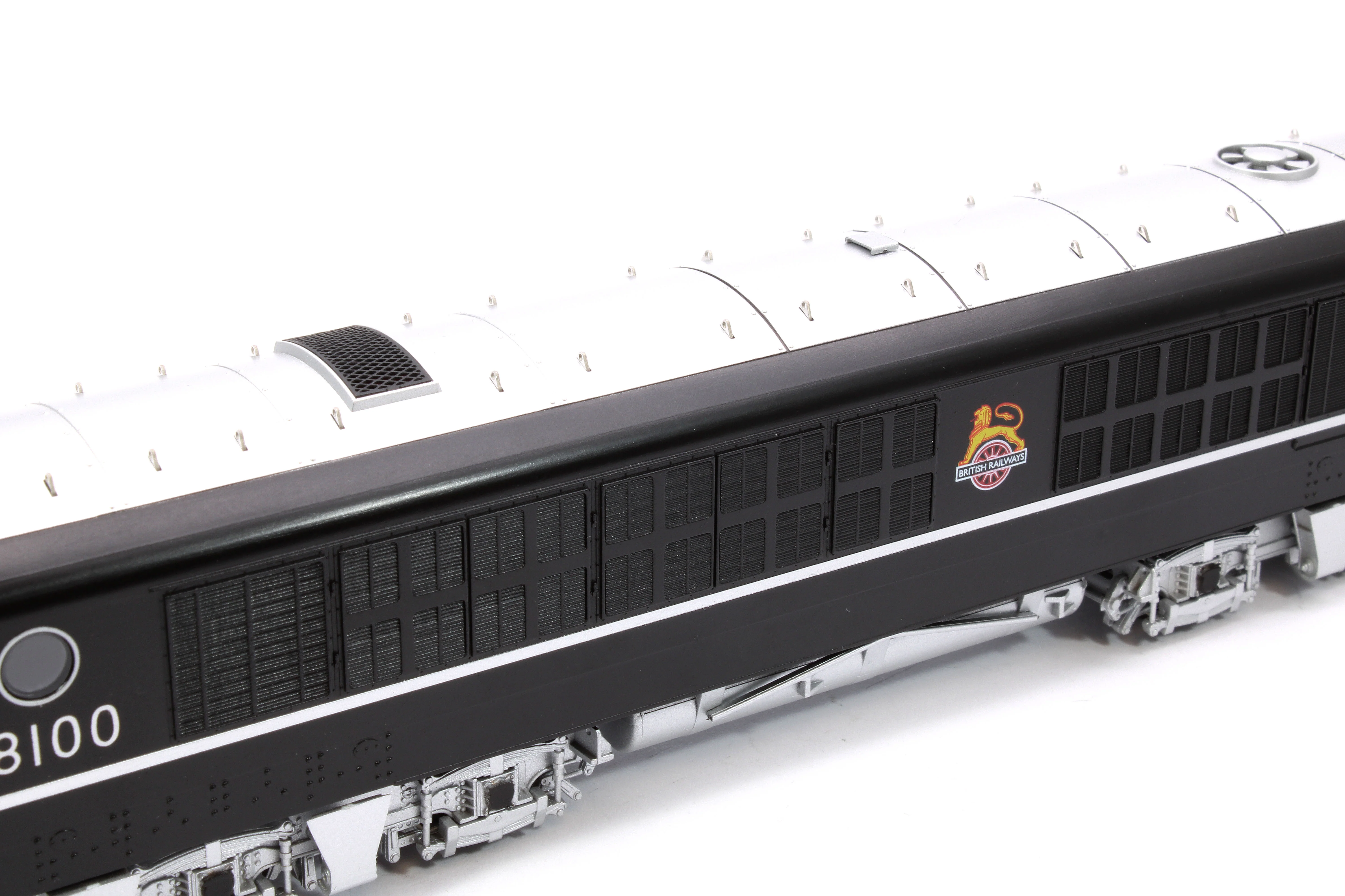 1810 BR Gas Turbine 18100 Class in BR Black with Silver Trim (As Built 1951) Locomotive - Image 12