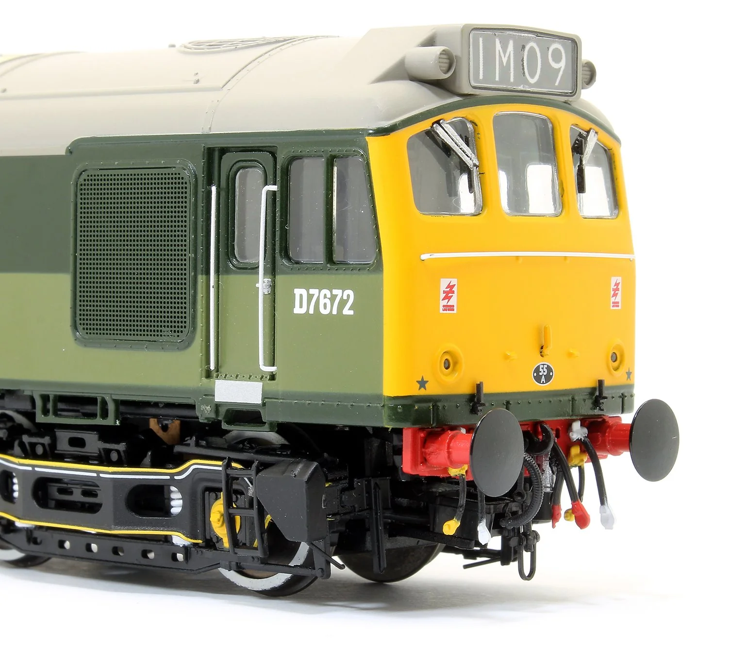 2539 Class 25/3 - D7672 'Tamworth Castle' BR Special Two-Tone Green Diesel Locomotive - Image 5
