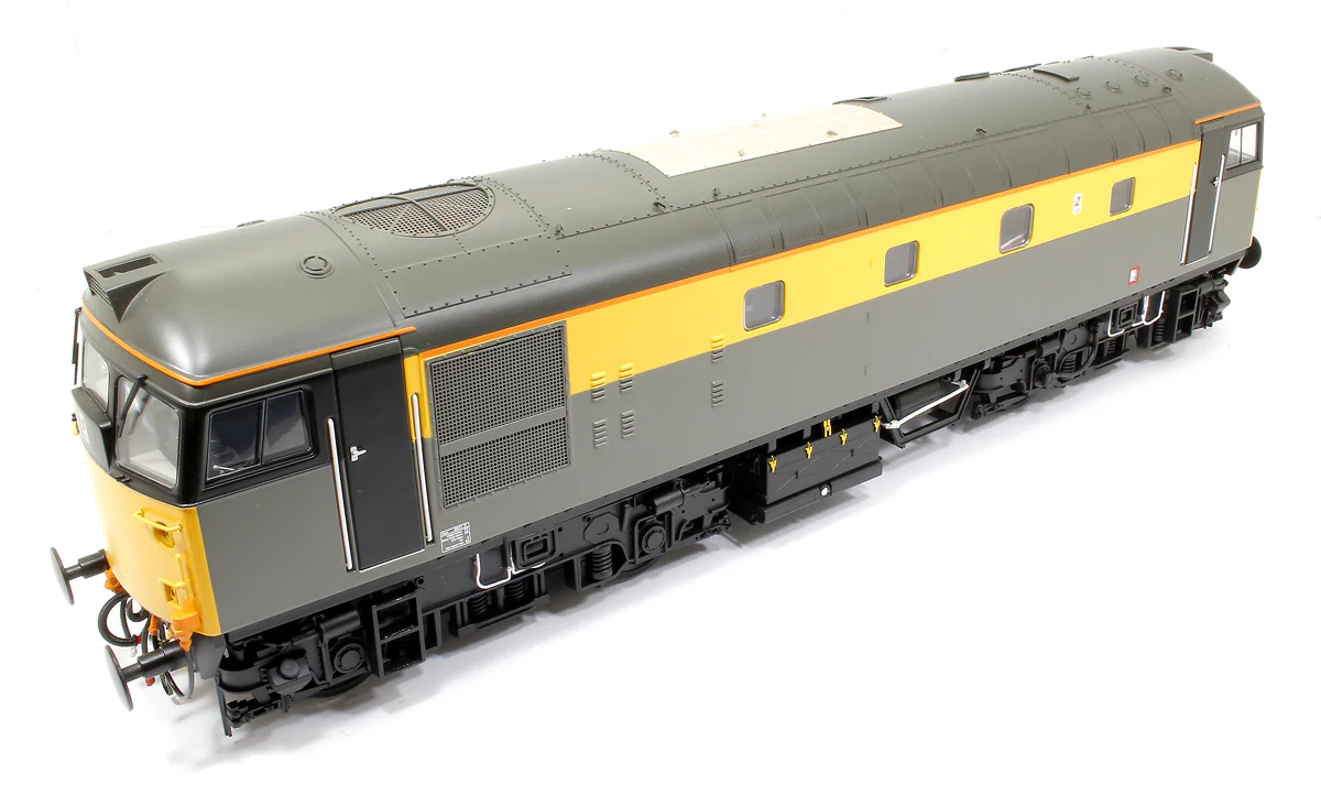 2682 Class 26 BR Civil Engineers ‘Dutch’ Grey/Yellow (Unnumbered) Diesel Locomotive - Image 8