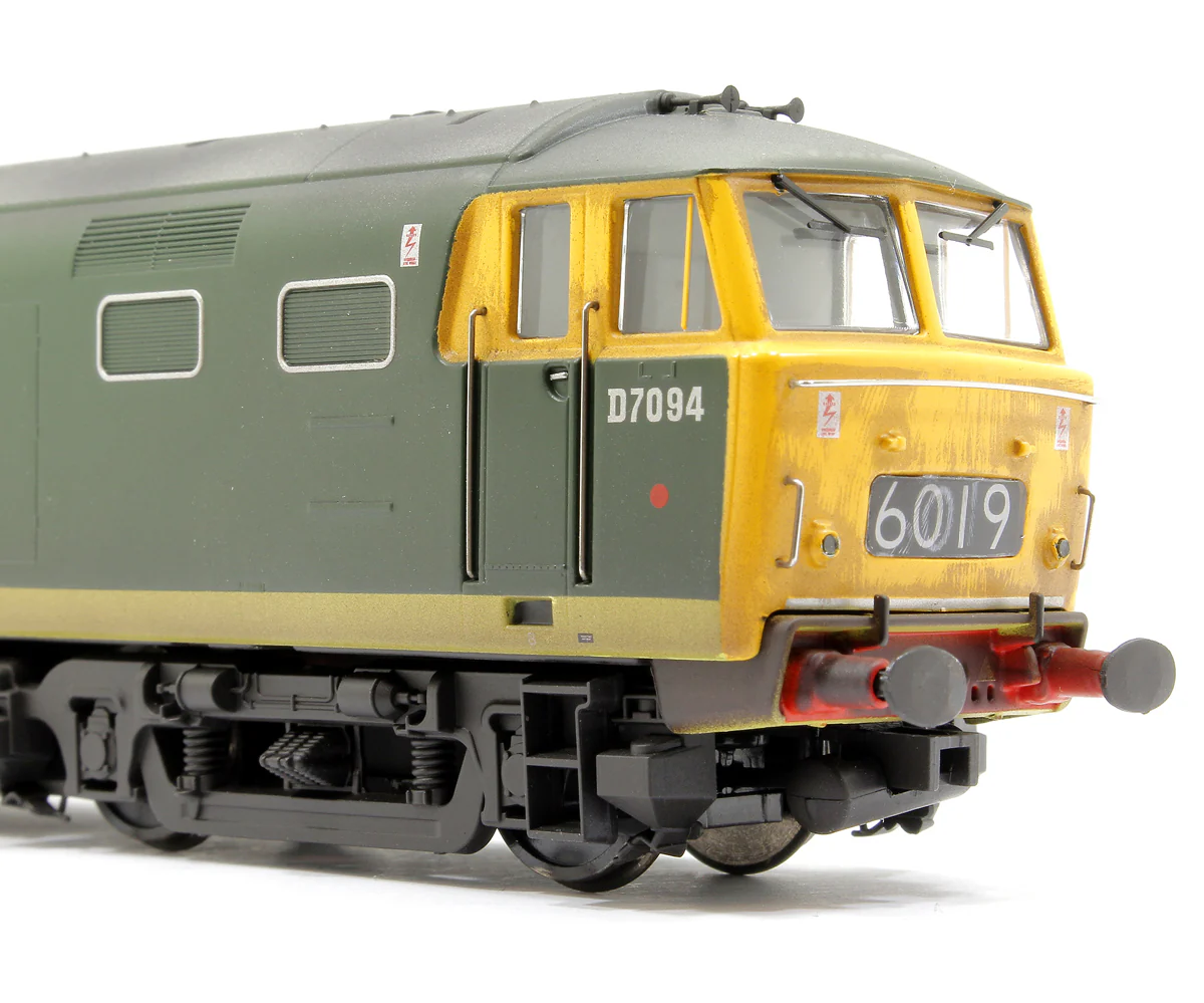 3532 Class 35 BR 'Hymek' BR Green FYE D7094 Diesel Locomotive - Weathered - Image 7