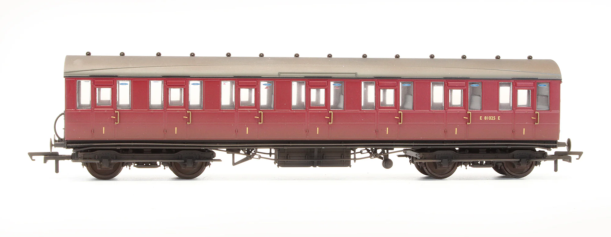 Pre-Owned R4519 BR Gresley Suburban 1st Class Coach 'E81025E' - Custom Weathered - Image 3
