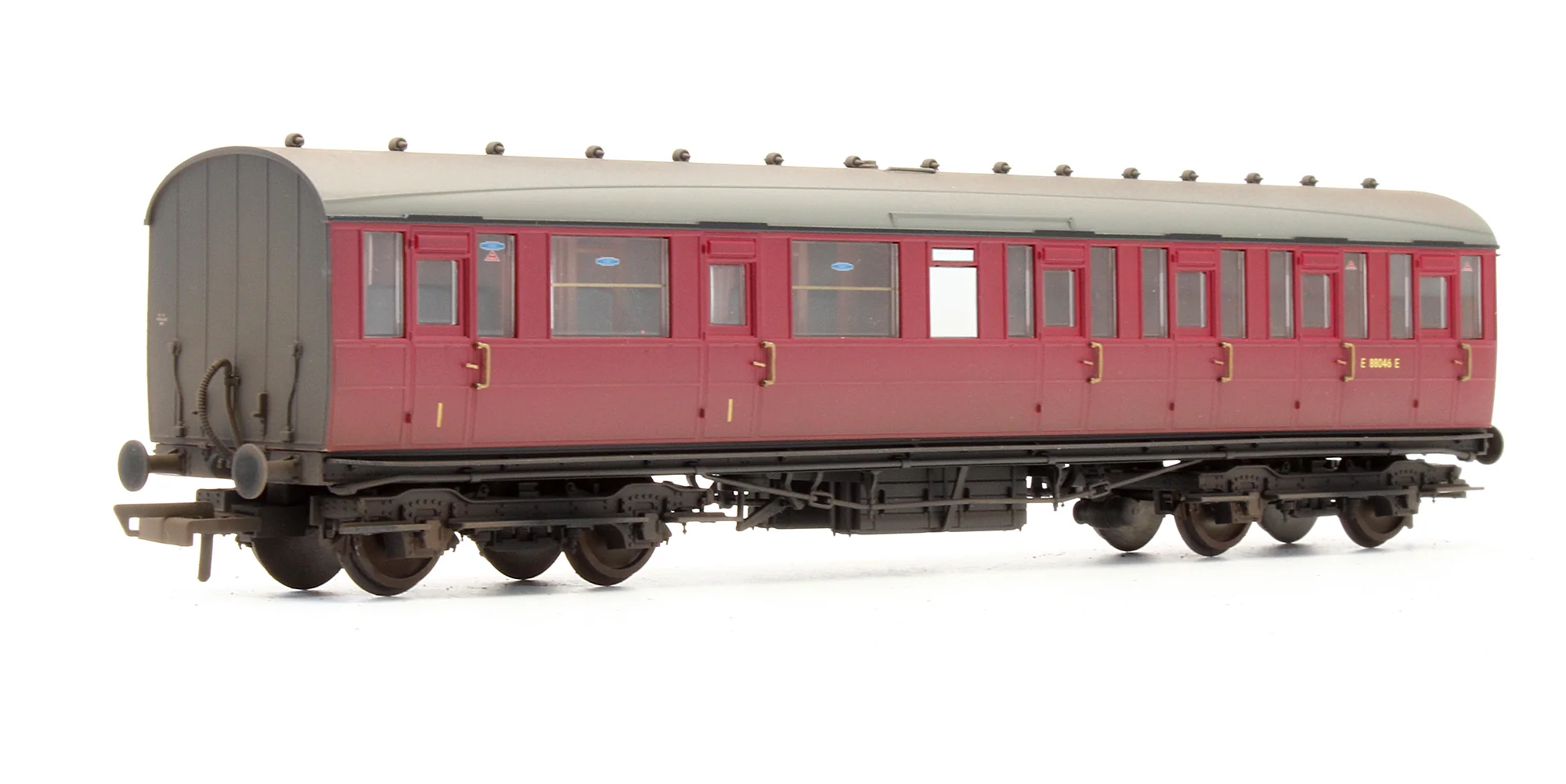Pre-Owned R4521A BR Gresley Suburban Lavatory Composite Coach 'E 88046 E' - Custom Weathered - Image 2