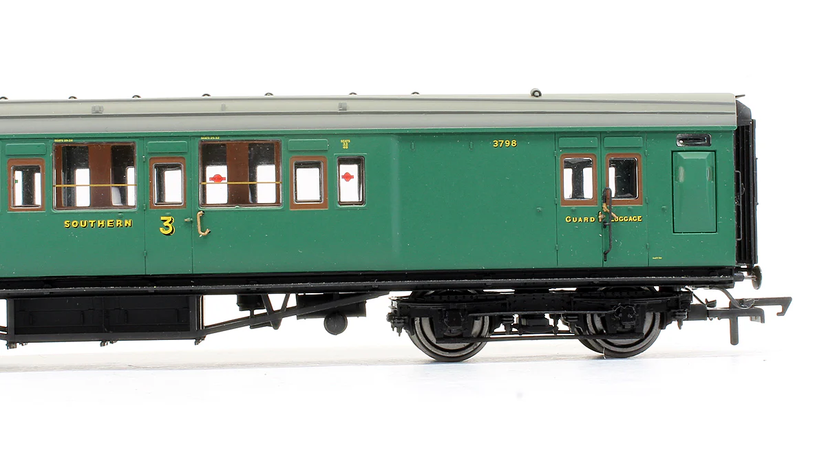 R4737 SR Maunsell 6 Compartment Brake 3rd Coach '3798' - Image 3