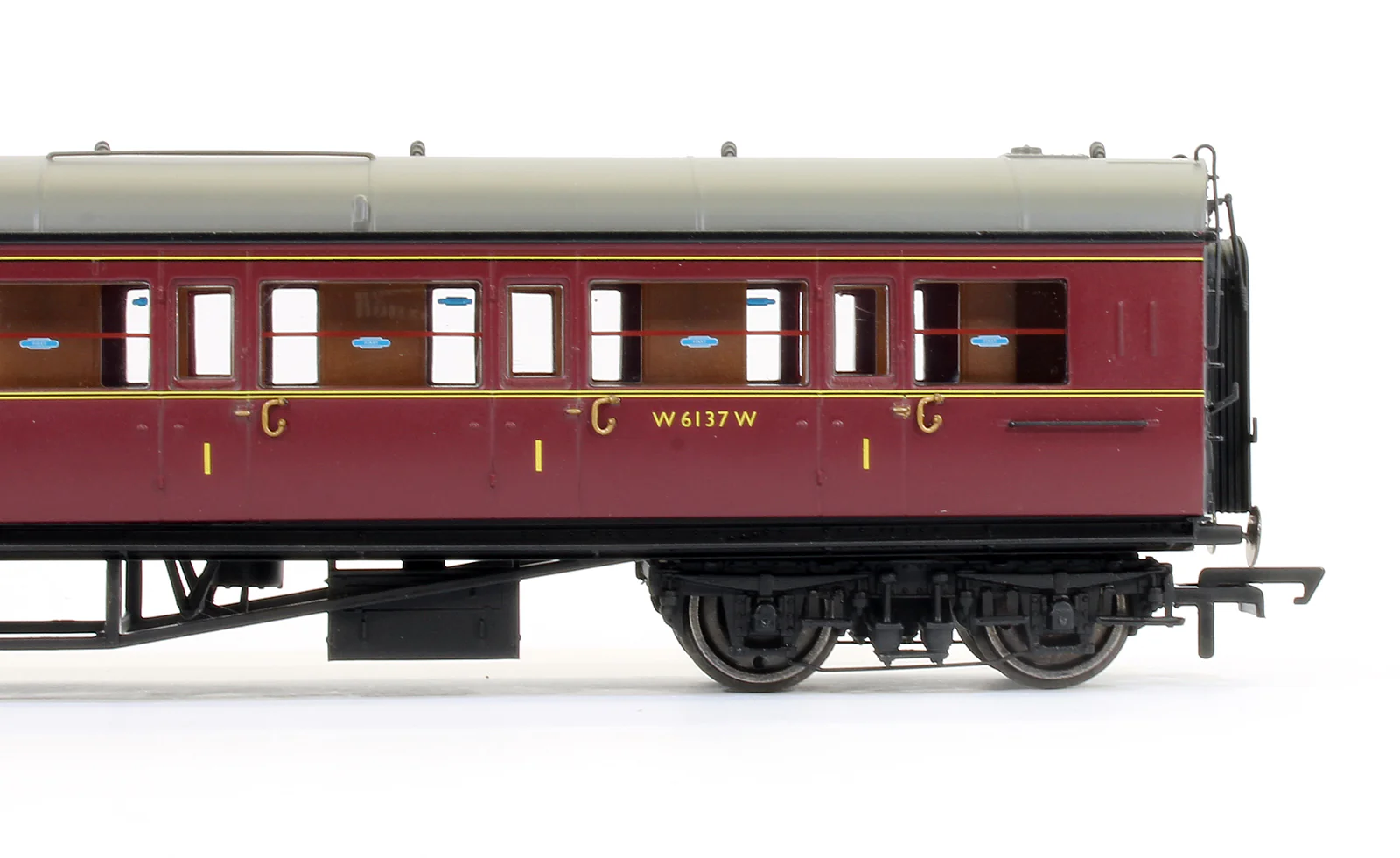 R4767 BR Maroon Collett Corridor Composite (RH) Coach 'W6137W' - Image 3