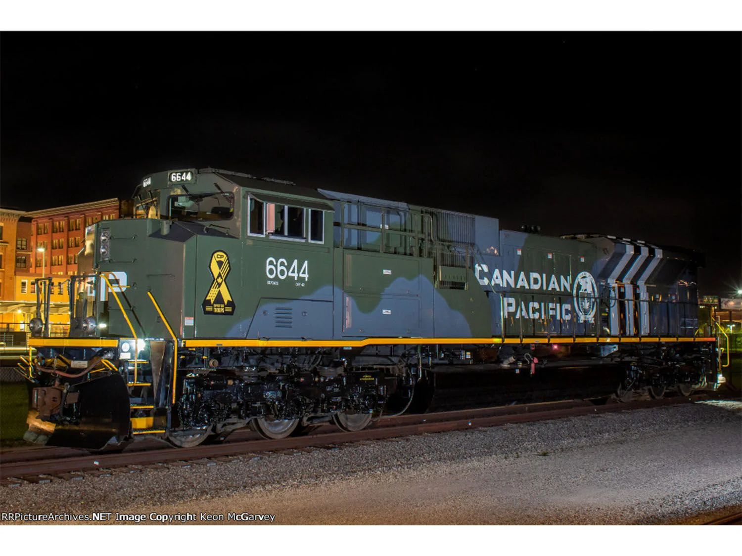 176-8540-DCC SD70ACU Diesel CP Military Heritage 6644 D-Day - DCC-Fitted