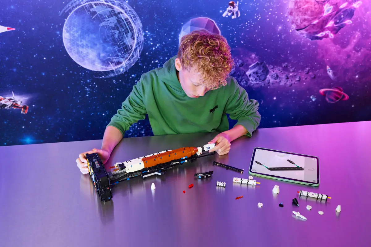 42221 Lego Technic NASA Artemis Space Launch System Rocket - 42221 - Image 11