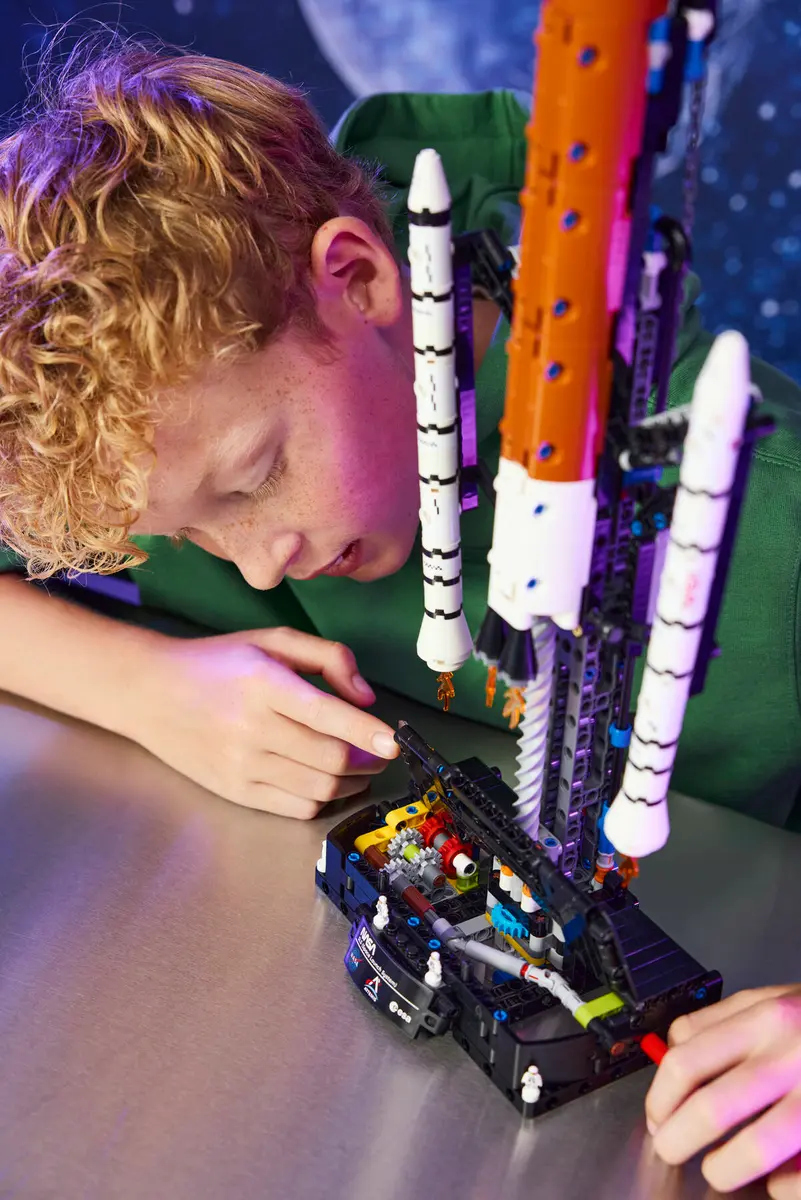 42221 Lego Technic NASA Artemis Space Launch System Rocket - 42221 - Image 8