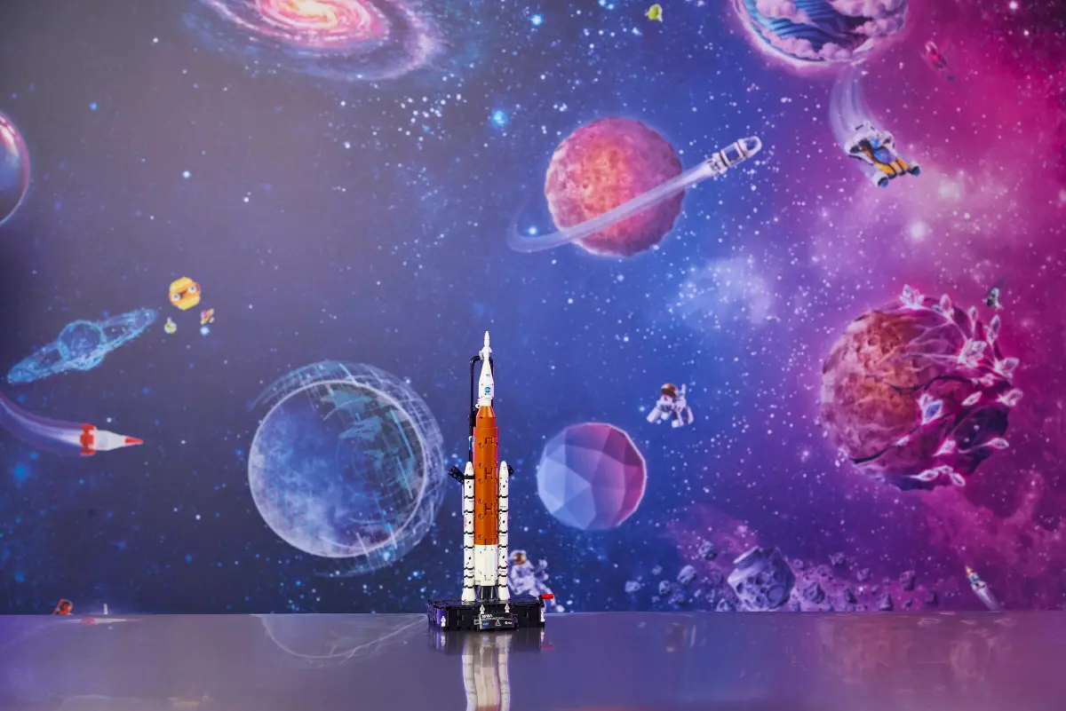 42221 Lego Technic NASA Artemis Space Launch System Rocket - 42221 - Image 9