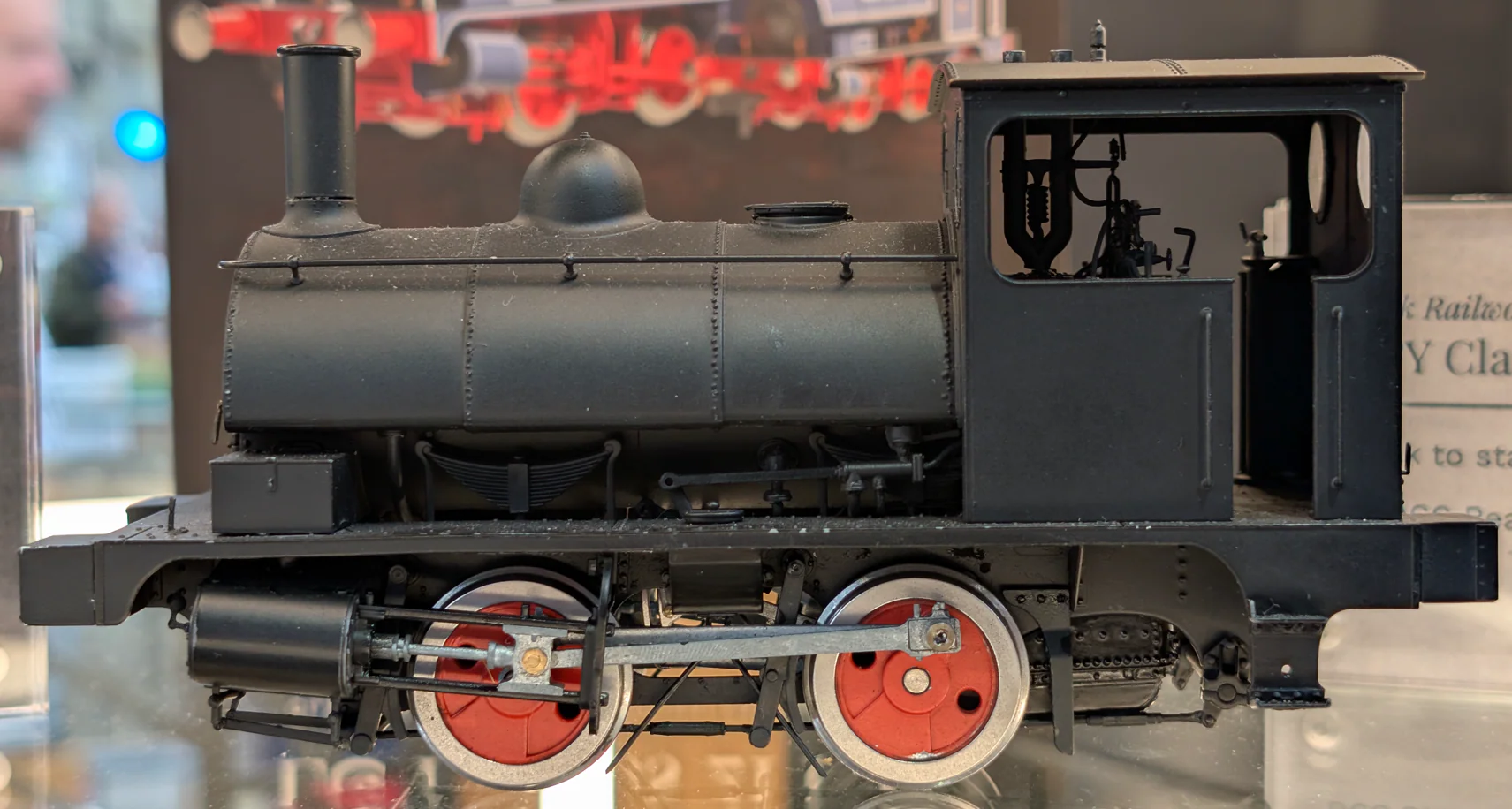 E1050S LYR 'Pug' 0-4-0ST 51218 BR Black Late Crests (as preserved) Steam Locomotive - DCC Sound - Image 2