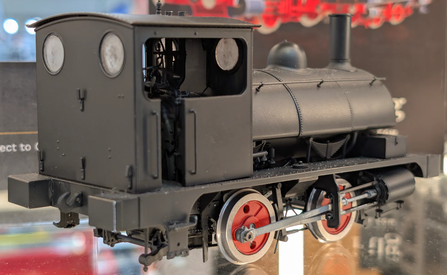 E1045 LYR 'Pug' 0-4-0ST 51234 BR Black Early Emblems Steam Locomotive - Image 4