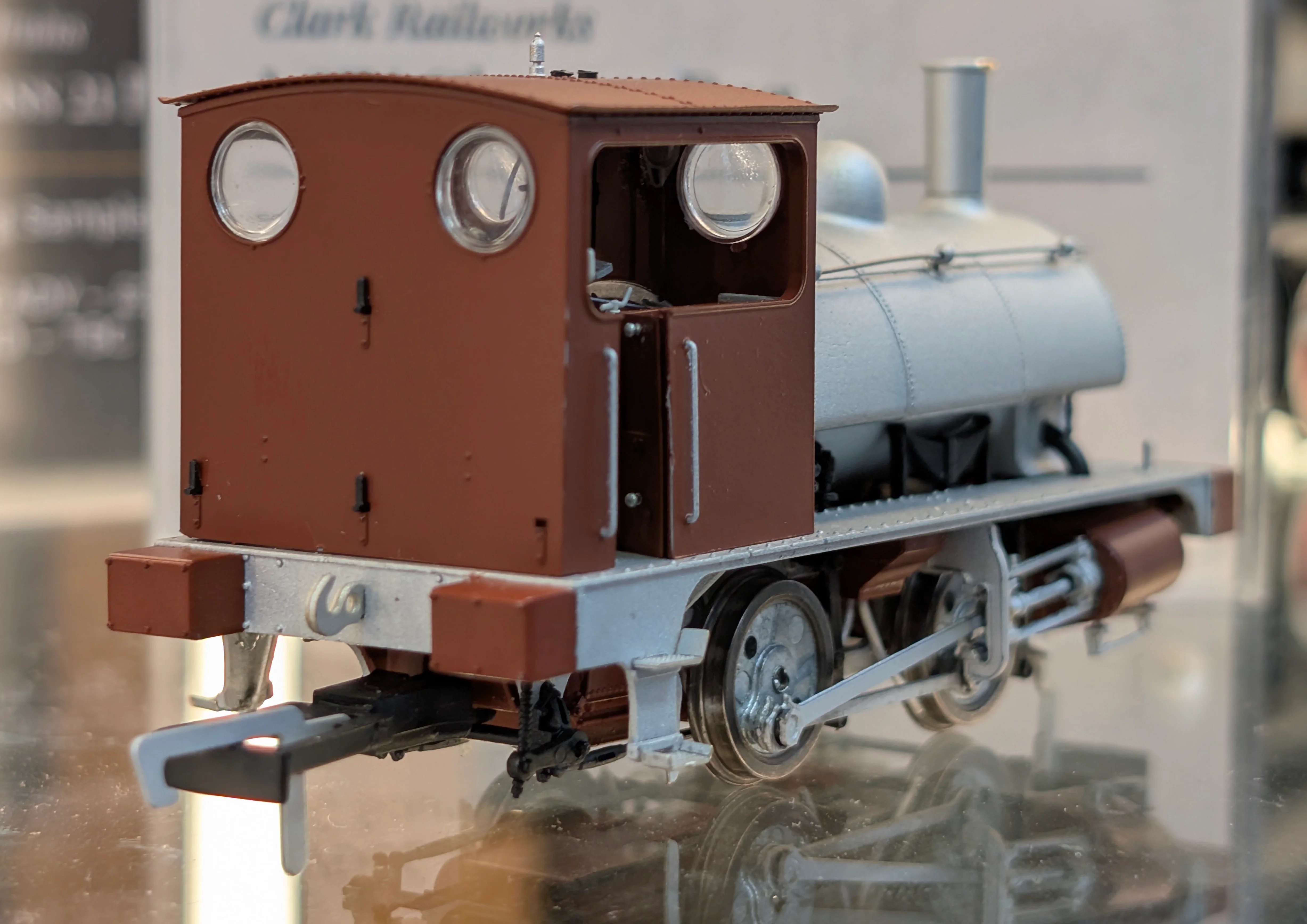 C1023S LYR 'Pug' 0-4-0ST "Bassett" Bottle Green Steam Locomotive - DCC Sound - Image 3