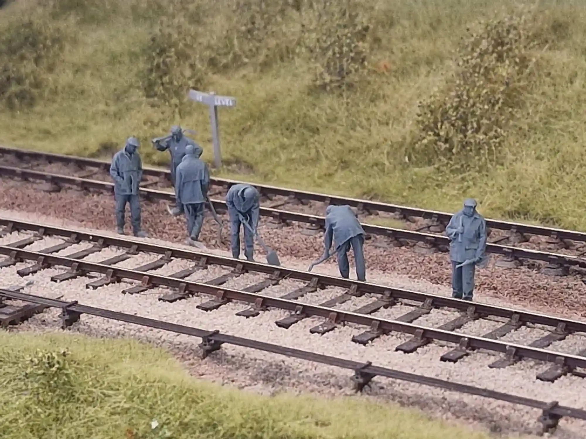 10304-076 OO Gauge Railway & Lineside - 1970s/80s PW Gangers - Image 3