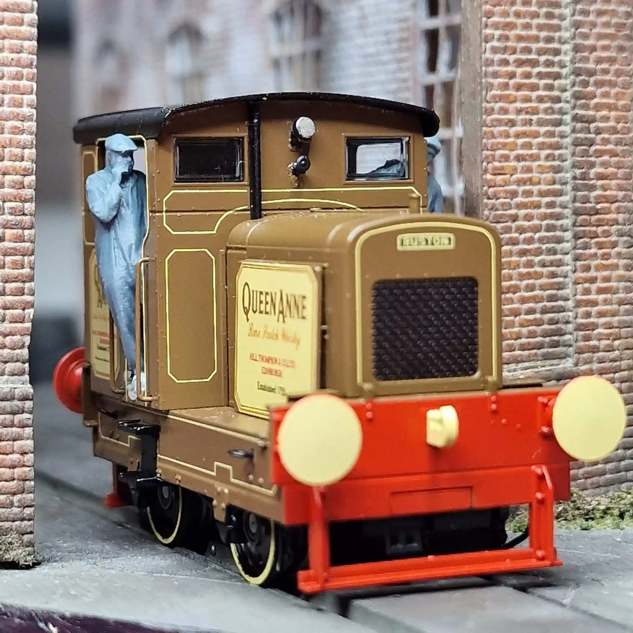 11246-043 O Gauge Loco Specific Crew - Heljan 48DS Ruston Crew 1 - Image 2