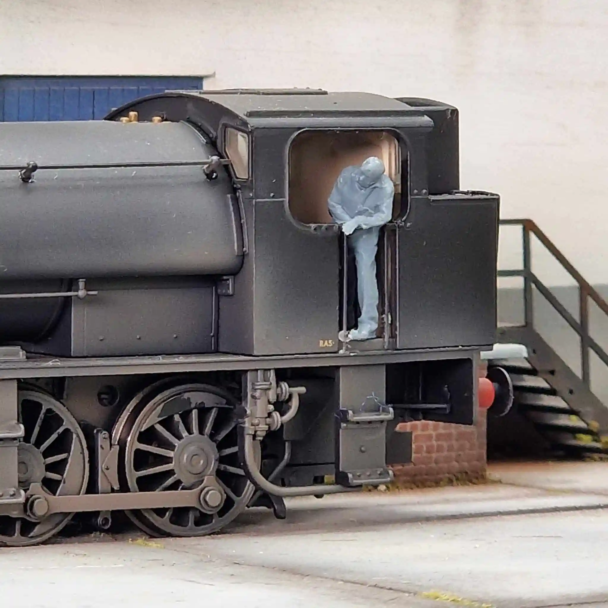 11255-076 OO Gauge Loco Specific Crew - J94 Austerity BR Crew Pack 2 - Image 3