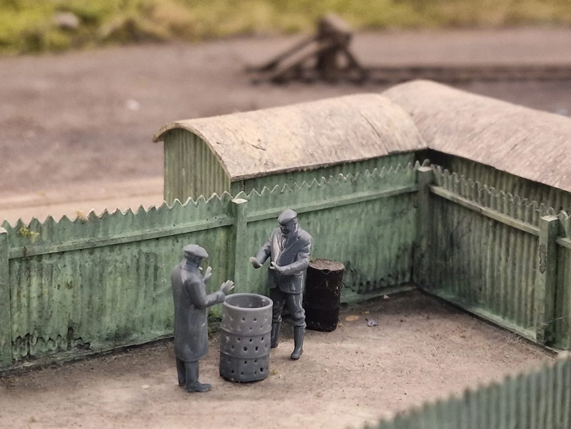 14304-043 O Gauge Town and Country - Workman and Brazier - Image 2