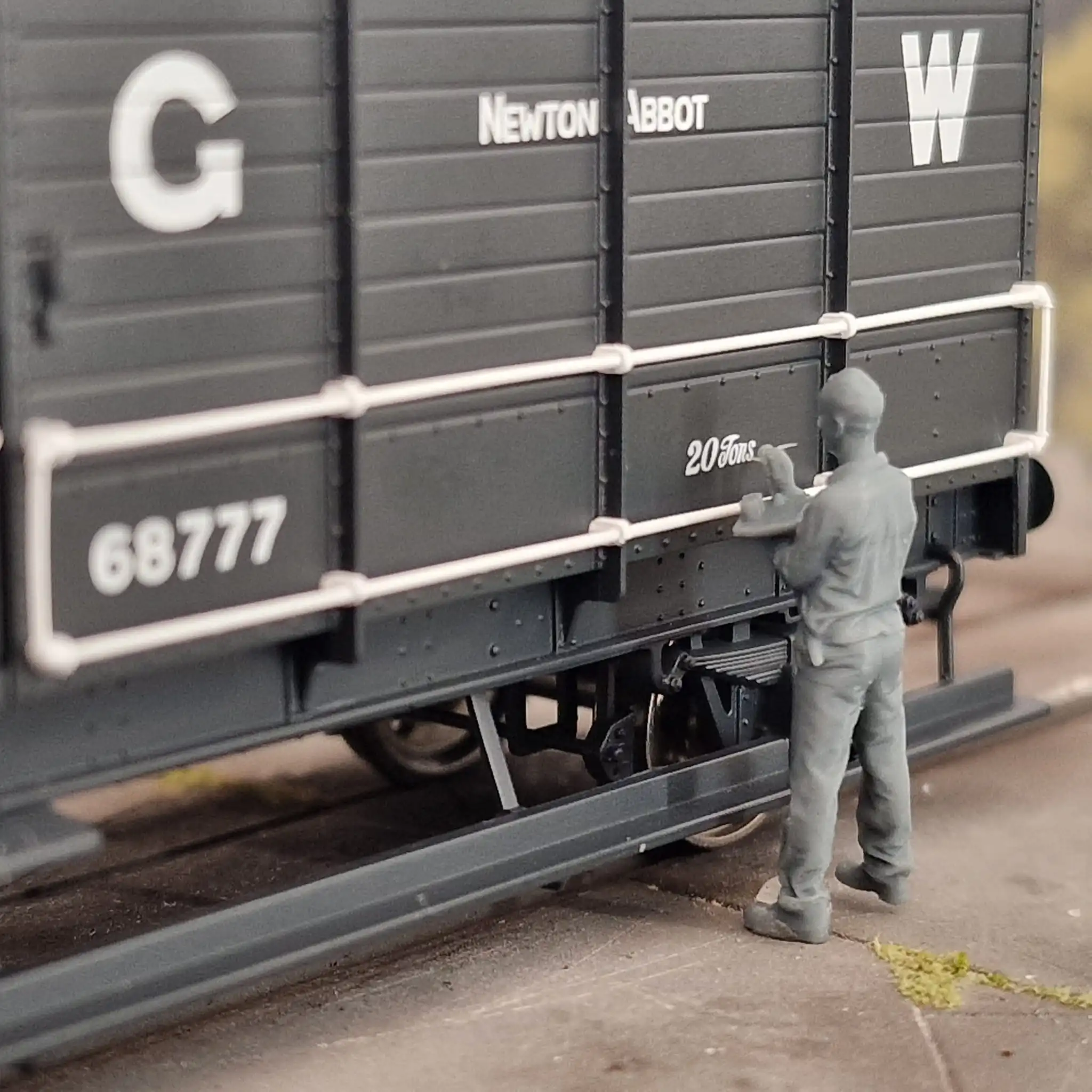 14401-148 N Gauge 1948-1968 British Railways - Painters & Sign Writer Bundle - Image 2