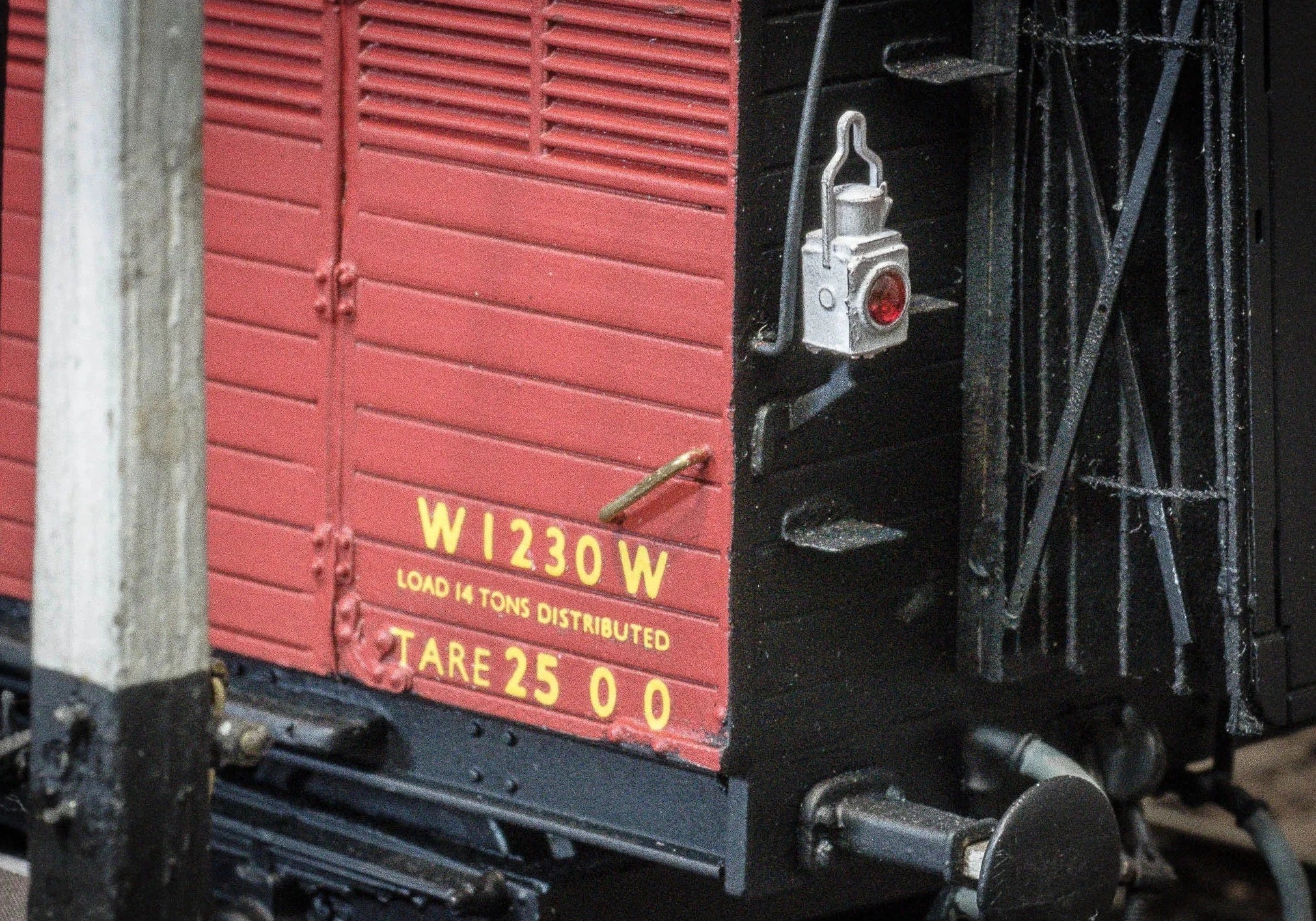 2072-148 N Gauge BR Tail Lamps - No Lenses - Image 2