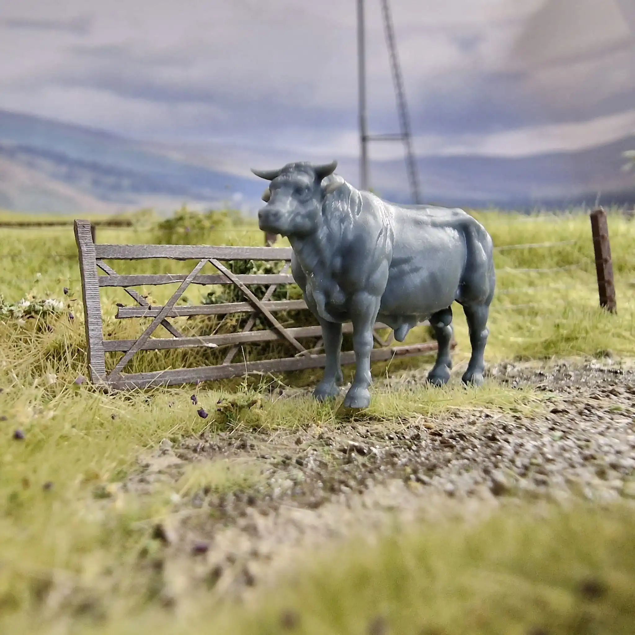 31223-148 N Gauge Pets, Wildlife & Livestock - Bull with Horns - Image 2