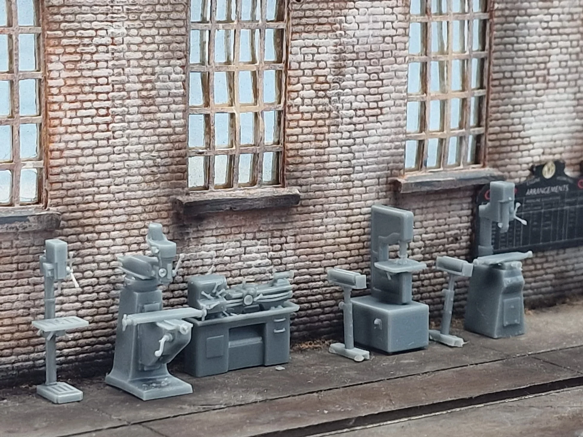 99009-148 N Gauge Workshop Details - Machine Shop Bundle - Image 2