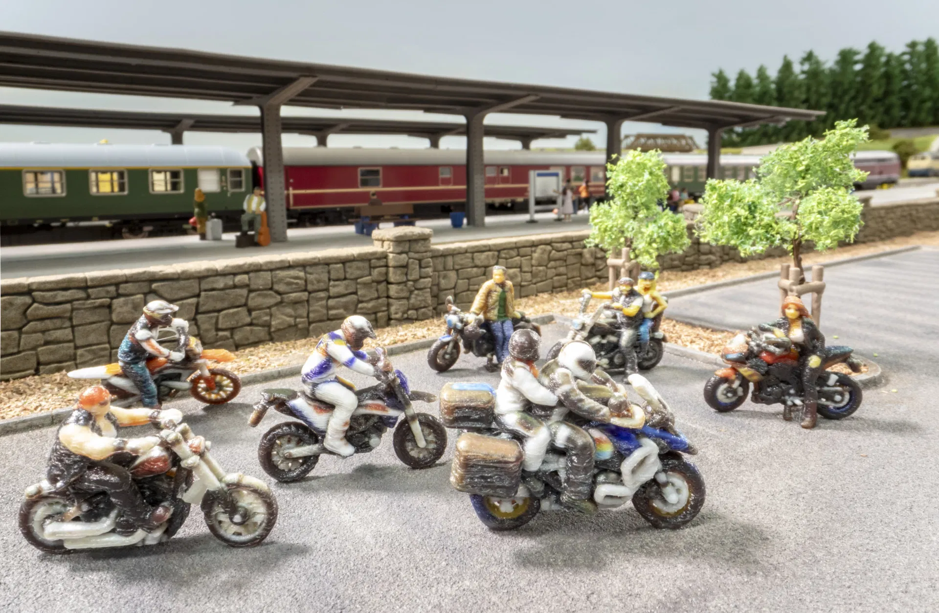 N10903 Chopper Ridden by Biker 3D Master Figure - Image 2