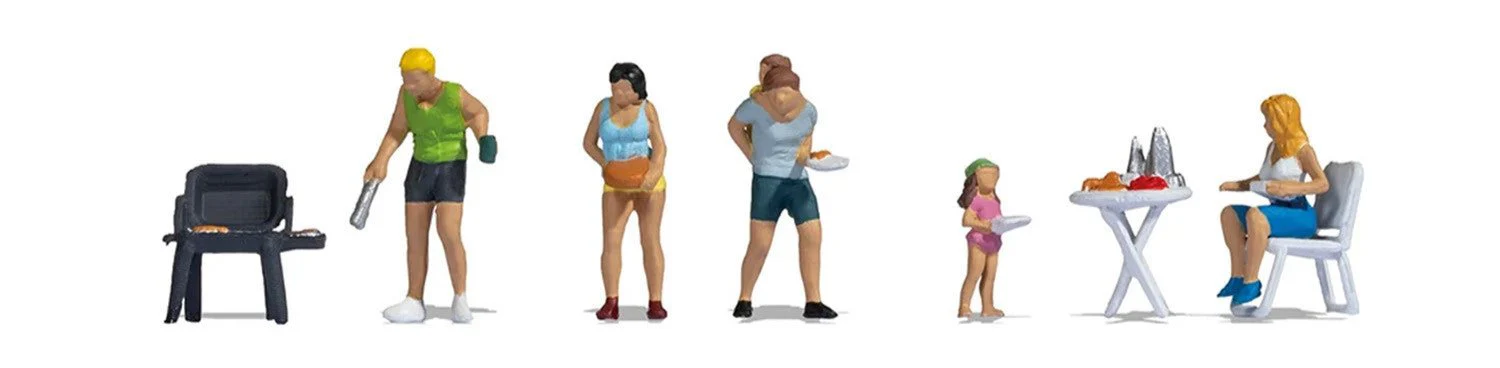 N15881 Campers and Accessories Figure Set of 5