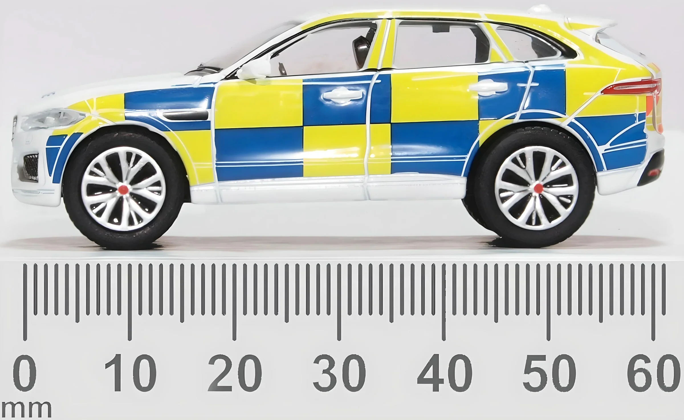 76JFP004 Jaguar F Pace Police - Image 6