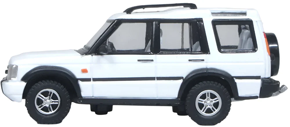 76LRD2004 Land Rover Discovery 2 Chawton White - Image 3