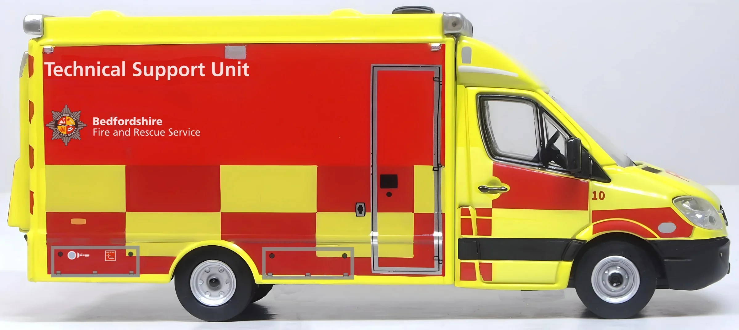 76MA008 Mercedes Ambulance Bedfordshire Fire & Rescue Support Unit - Image 4