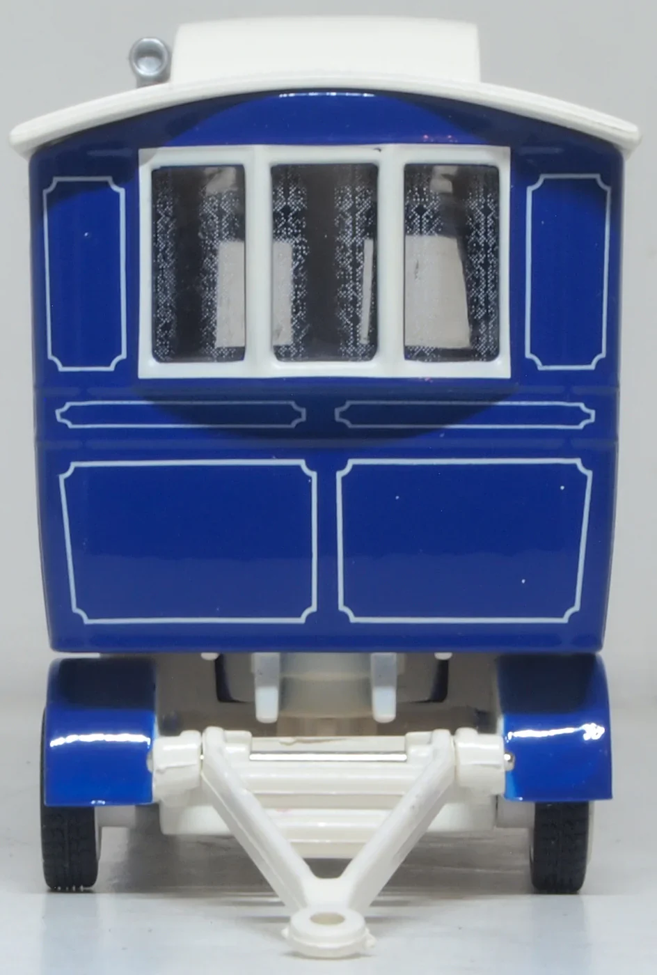 76SCV003 Showmans Caravan Blue/Cream - Image 4