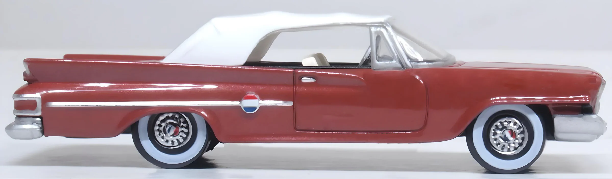 87CC61004 1961 Chrysler 300 Convertible (Closed) Cinnamon/White - Image 3