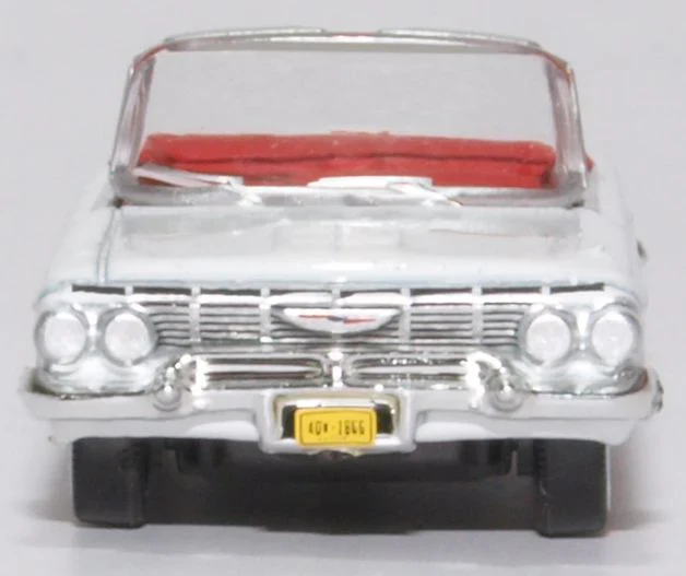 87CI61003 1961 Chevrolet Impala White/Roman Red - Image 2