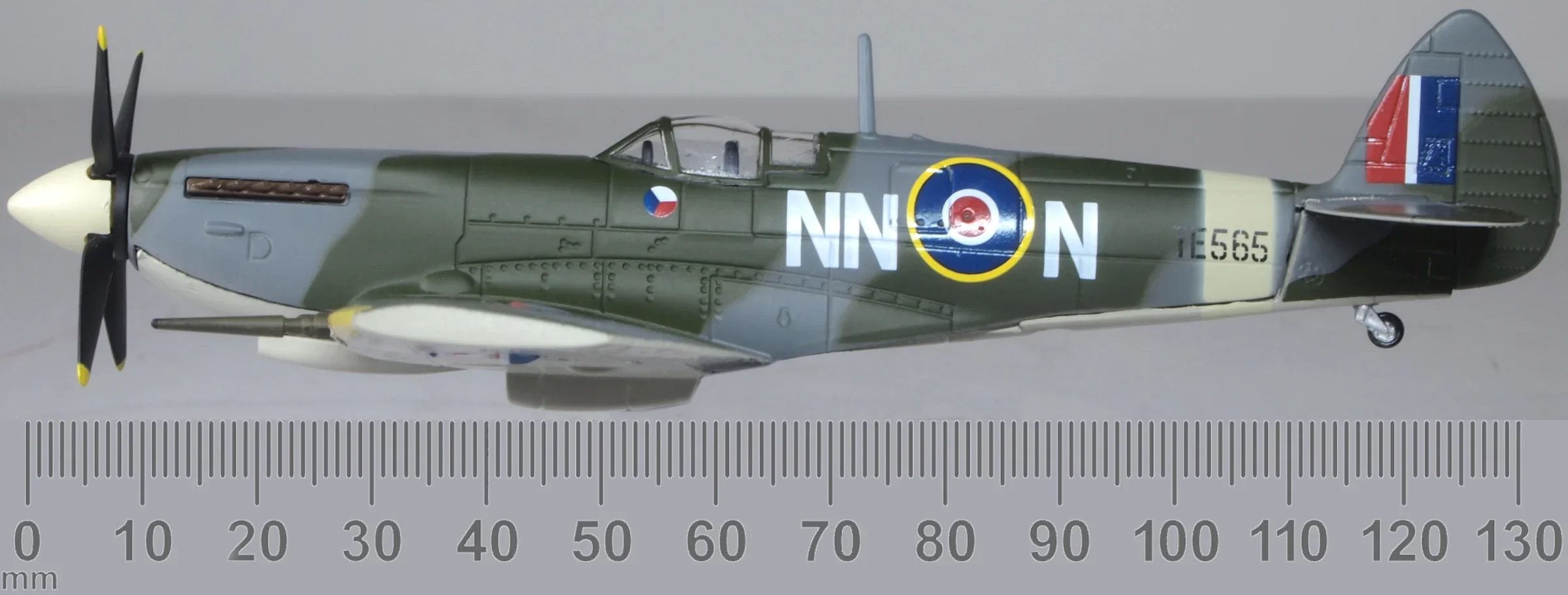 AC123 Supermarine Spitfire IXE RAF No.310 (Czech) Sqn. Manston - Image 6