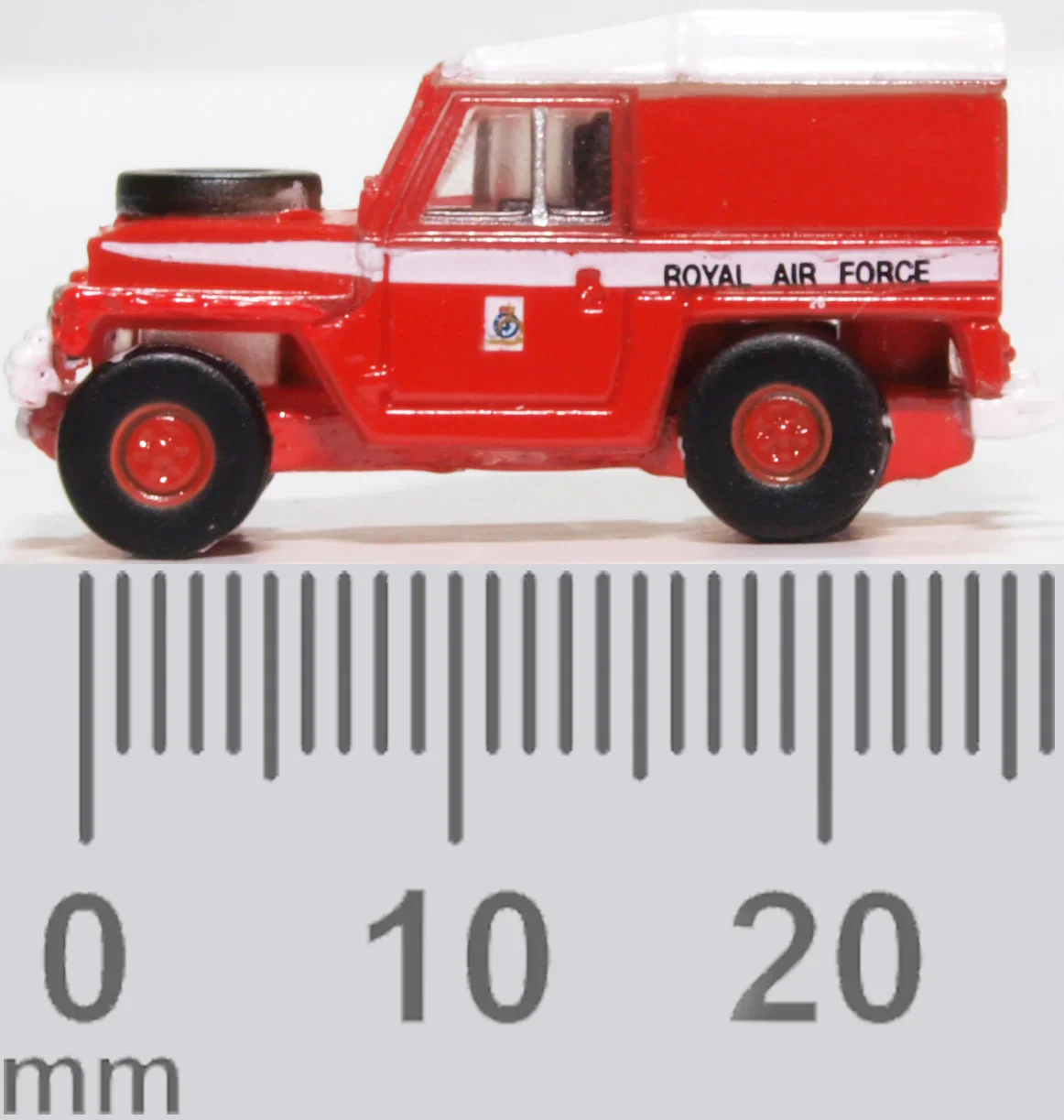 NLRL003 Land Rover Lightweight RAF Red Arrows - Image 6